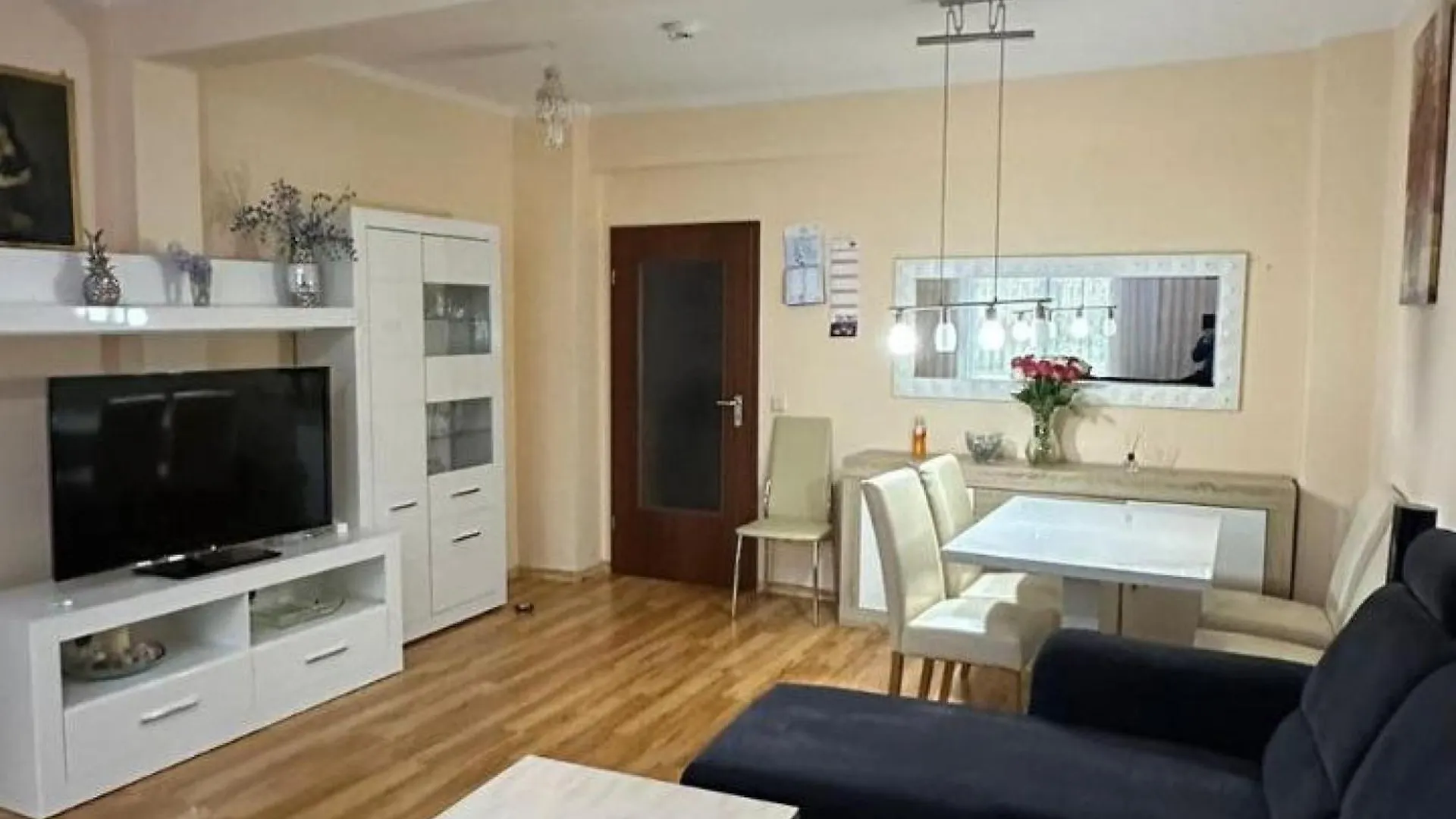 Private Apartment contacts